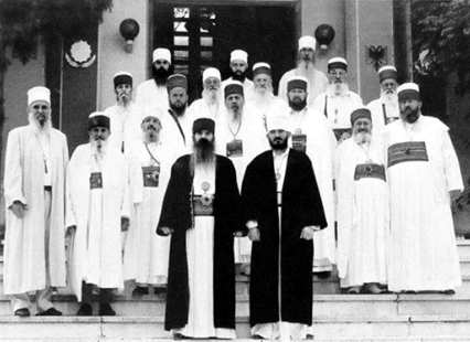 Klerikë Bektashianë me rastin e zgjedhjes së Haxhi Baba Edmond Brahimaj si Kryegjysh Botëror, 11 Qershor 2011.