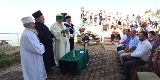 The Ashura ceremony is organized in the well-known tekke of Sarisalltik, Krujë