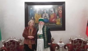 TAKIMI I KRYEGJYSHIT BOTËROR , SHENJTËRIA E TIJ, HAXHI DEDE BABA EDMOND BRAHIMAJ ME AMBASADOREN E OKB-SË NË SHQIPËRI, FIONA MCCLUNEY