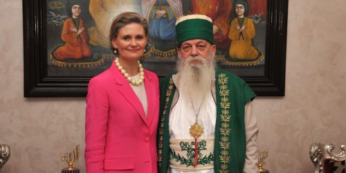 TAKIM I KRYEGJYSHIT BOTËROR TË BEKTASHINJVE ME PËRFAQËSUES TË AMBASADËS SË SHTETEVE TË BASHKUARA TË AMERIKËS NË TIRANË