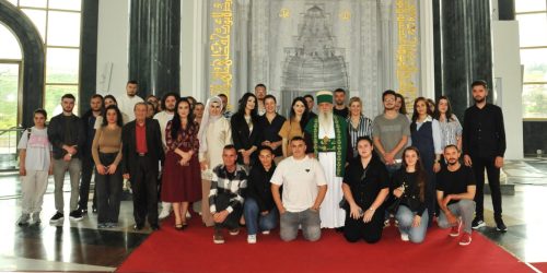 KRYEGJYSHI BOTËROR BEKTASHIAN, HAXHI DEDE BABA, EDMOND BRAHIMAJ, ZHVILLOI NJË TAKIM ME STUDENTËT E FAKULTETIT “ HISTORI FILOLOGJI ”- TIRANË