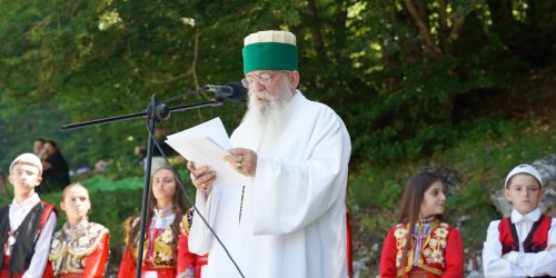 ZHVILLOHET PELEGRINAZHI TRADICIONAL DHE CEREMONIA E ASHURES NË TEQENË E SHENJTË TË BALLËM SULLTANIT, MARTANESH