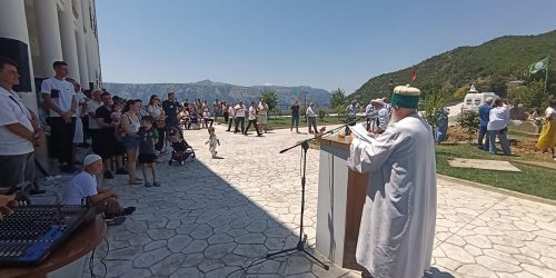 ZHVILLOHET CEREMONIA E ASHURES NË TEQENË E ALIPOSTIVANIT, PËRMET