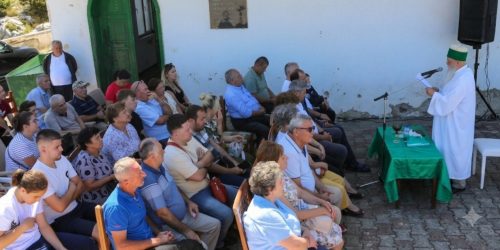 ZHVILLOHET CEREMONIA E ASHURES NË TEQENË E SHENJTË TË SARI SALLTIKUT NË KRUJË