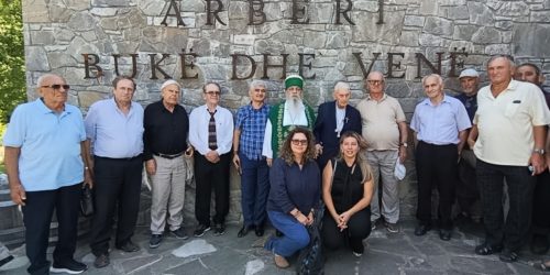 KRYEGJYSHI BOTËROR BEKTASHIAN MERR PJESË NË CEREMONINË PËRKUJTIMORE NË ISH-BURGUN E SPAÇIT