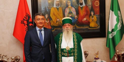 TAKIM KORTEZIE I KRYEGJYSHIT BOTËROR TË BEKTASHINJVE ME AMBASADORIN E REPUBLIKËS SË AZERBAJXHANIT NË SHQIPËRI